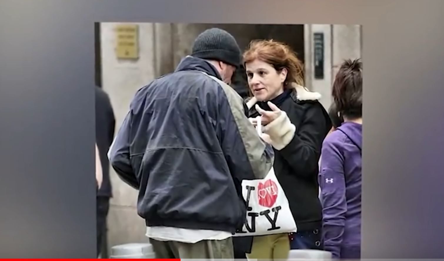 Woman gave food to a homeless person, not knowing who he really was... 