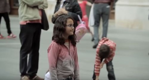 AMAZING - Flash Mob - Started by one little girl - Ode to Joy