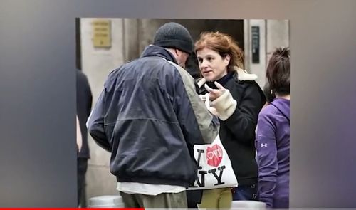 Woman gave food to a homeless person, not knowing who he really was... 